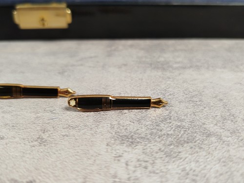 Lot 10 PIN'S MONTBLANC PARKER Crayon Stylo Encre Sigle Collection Boite G21 - Imagen 16 de 23