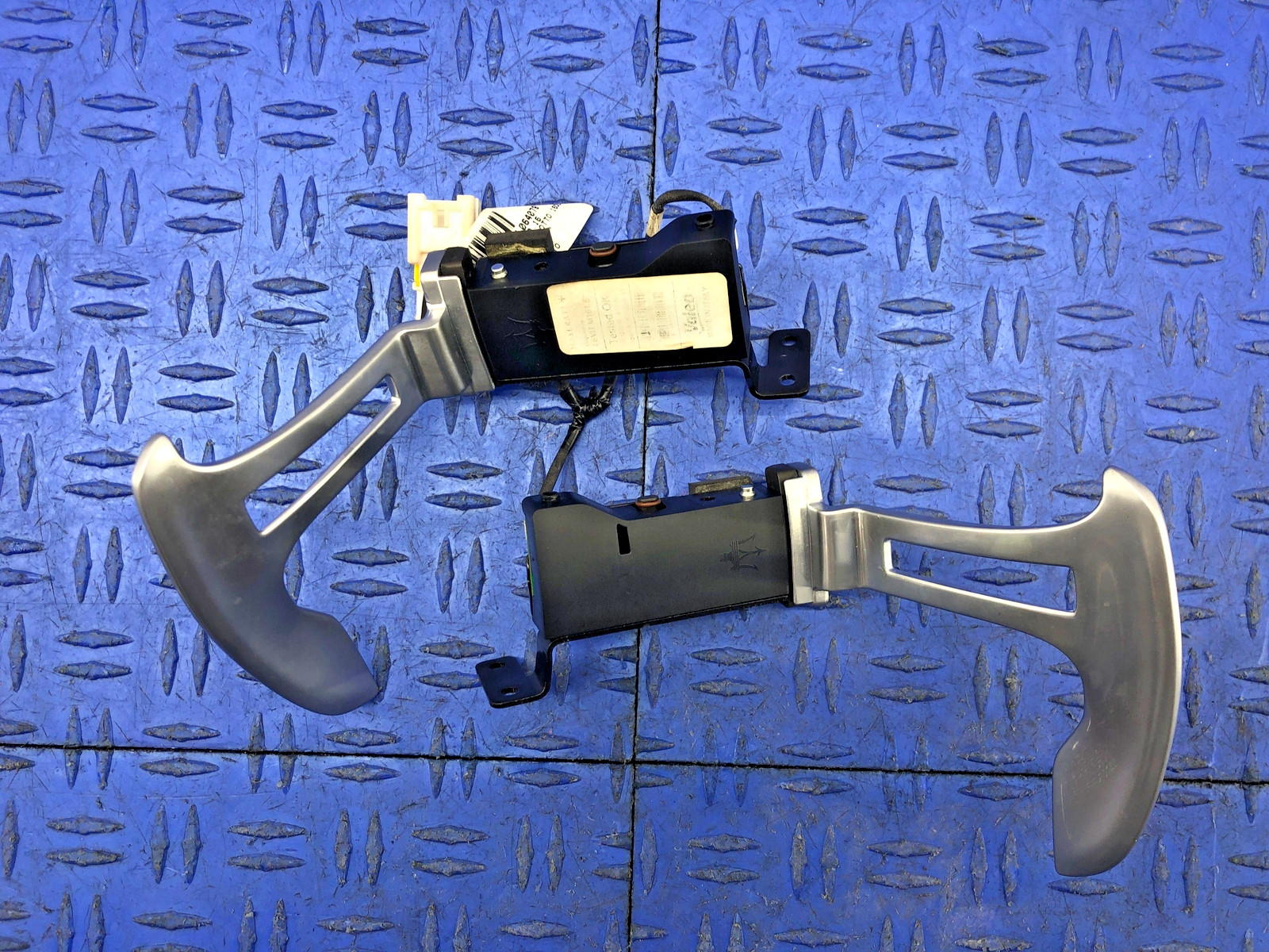 2014-2021 MASERATI QUATTROPORTE STEERING COLUMN PADDLE SHIFTER SET 670089095 OEM