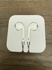 NEW - Apple Wired Ear Buds w/ 3.5 mm Audio Jack Plug, White