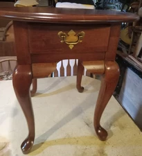 Mid Century Oval Cherry End Table / Side Table by Broyhill  (ET804)
