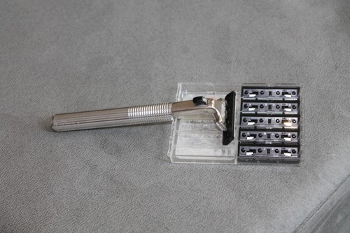 Vintage Gillette ATRA Cartridge Rasierer Griff Ganzmetall Anfang 2000er mit 5 Nachfüllpackungen