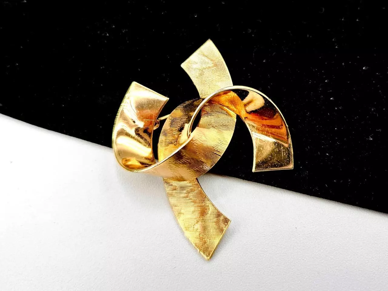 Broche ruban nœud d'amour dimensionnel vintage 1958 GROSSE (Dior) Allemagne plaqué or