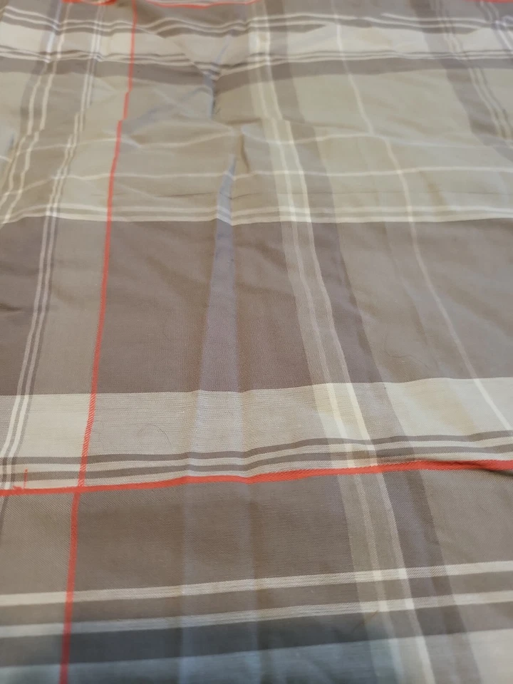 Lacoste Plaid QUEEN Comforter 92x96 Gray Red White Cotton Shell Polyester Fill - Image 4 of 4