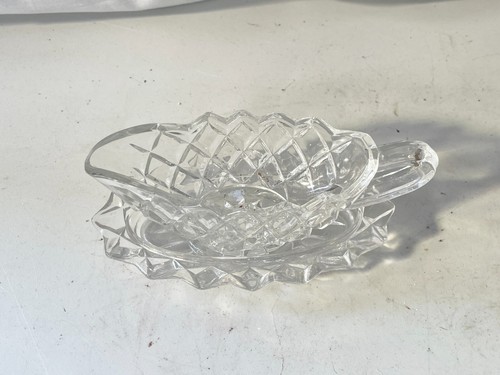 VINTAGE ART DECO PATTERNED GLASS SAUCE GRAVY BOAT BOWL WITH SPILL DISH PLATE - Picture 2 of 16