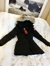 BRAND NEW "BLACK" (RED LABEL) CANADA GOOSE TRILLIUM MEDIUM ARCTIC PARKA JACKET