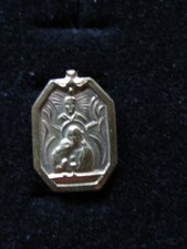 Vintage Remembrance of My First Holy Communion Pin Medal Catholic Gold Toned