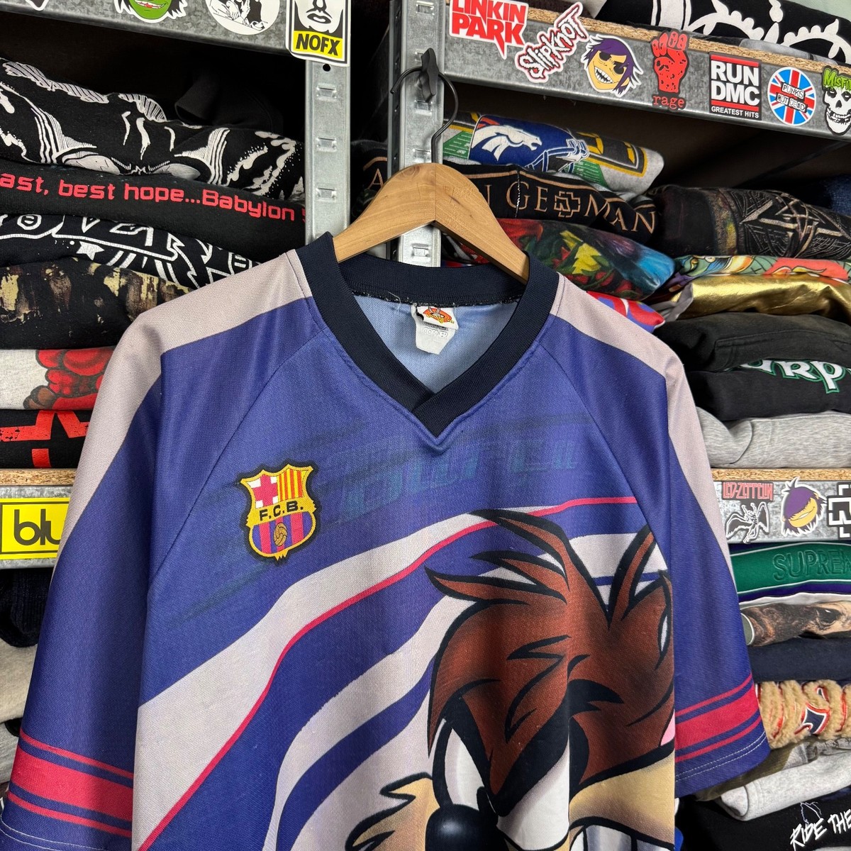 VINTAGE 2000s LOONEY TUNES TAZ x FC BARCELONA FOOTBALL SHIRT