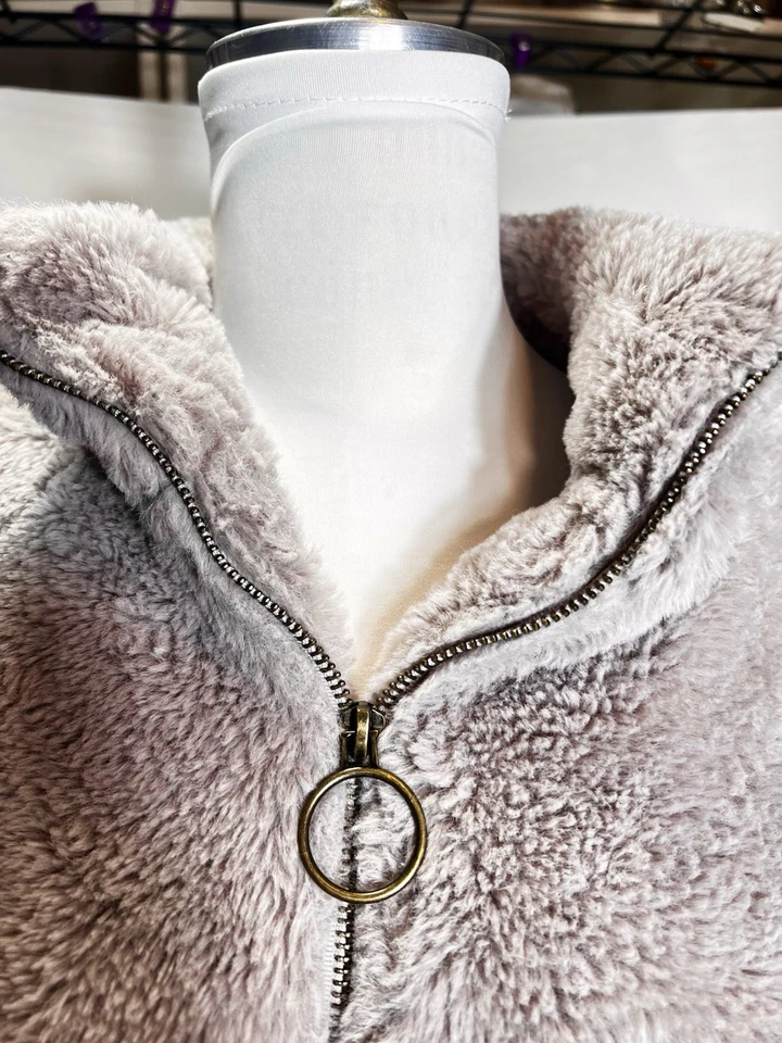 Chaqueta de piel sintética Timing Crop grisácea lavanda latón cremallera tirar para mujer talla mediana Foto 2 de 4