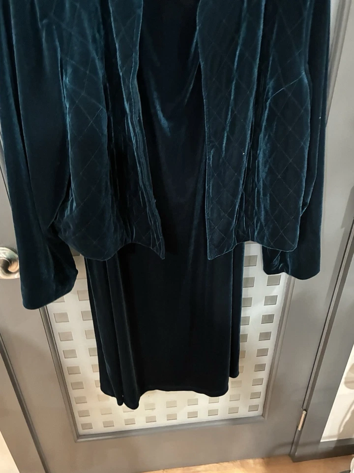 Conjunto de vestido y blazer de terciopelo verde azulado Susan Graver - Talla 1X Foto 2 de 4