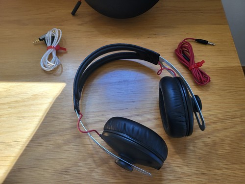 Sennheiser MOMENTUM 1.0 Wired Over Ear Headphones -What HiFi 2013 Awards - - Picture 12 of 14