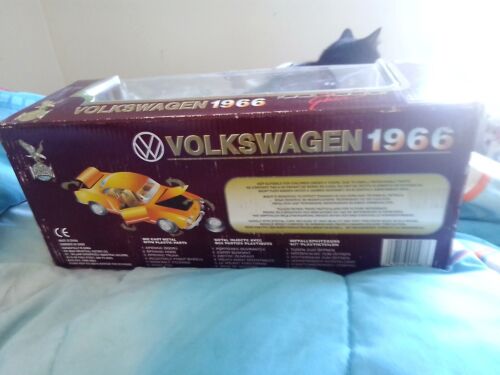 Road Legends 1/18 Scale Diecast Green 1966 Volkswagen Karmann-Ghia Model Car - Picture 2 of 6