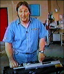 Asistente de elevación portón trasero camioneta pickup eléctrica Droptail en camiones TV Copperhead Foto 3 de 4