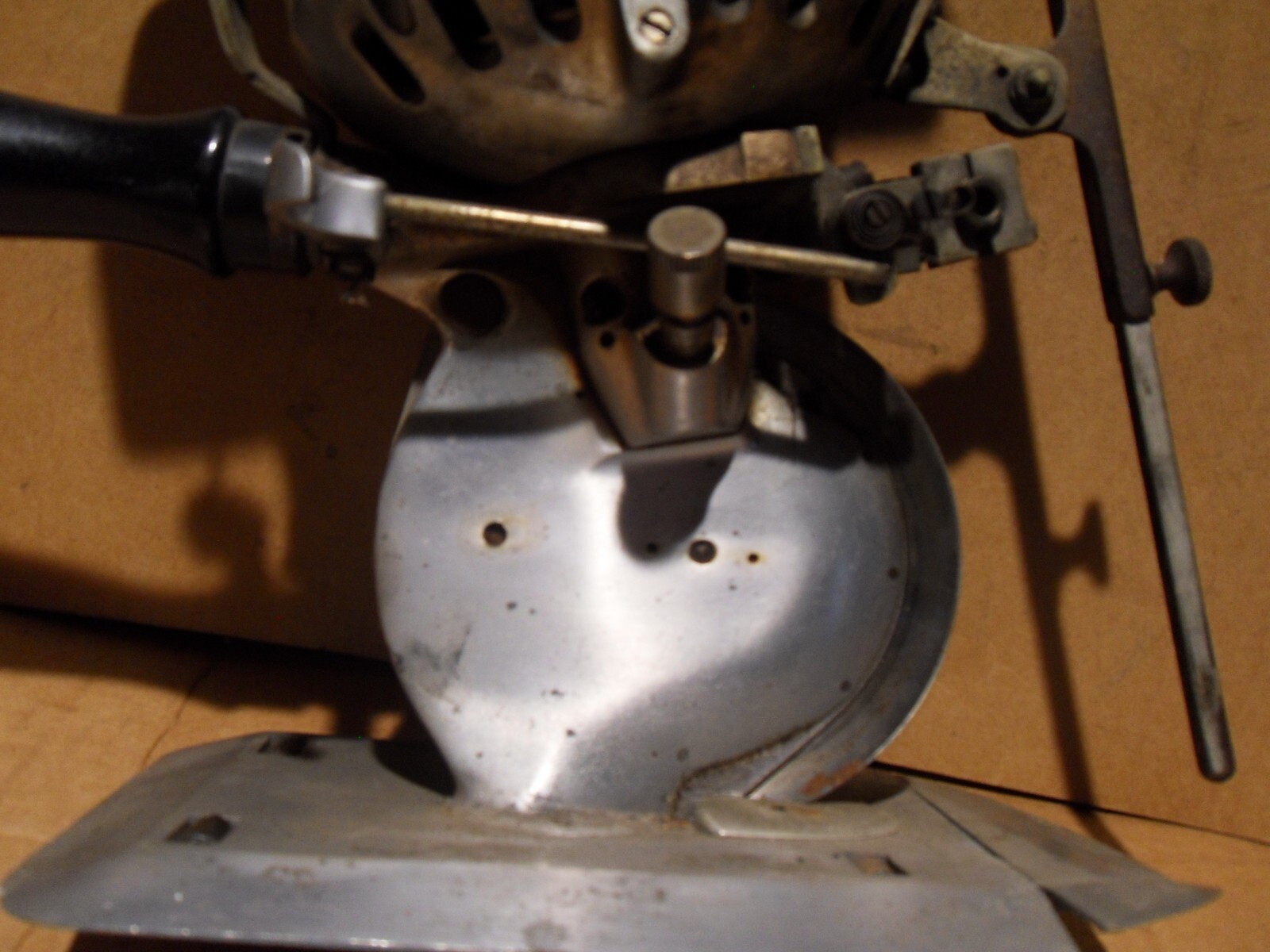 Eastman Lightning Class 355 Industrial Fabric Cutter 110 V NO POWER CORD