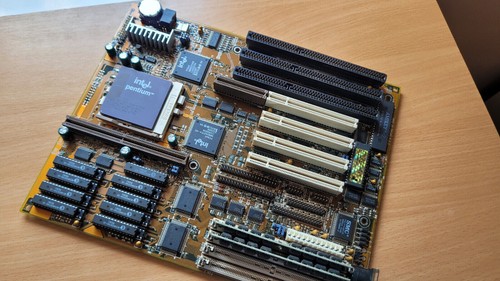 ASUS P/I-P55TP4XE and Intel Pentium 100MHz SX963 CPU and 16MB RAM +modded Dallas - Picture 15 of 16