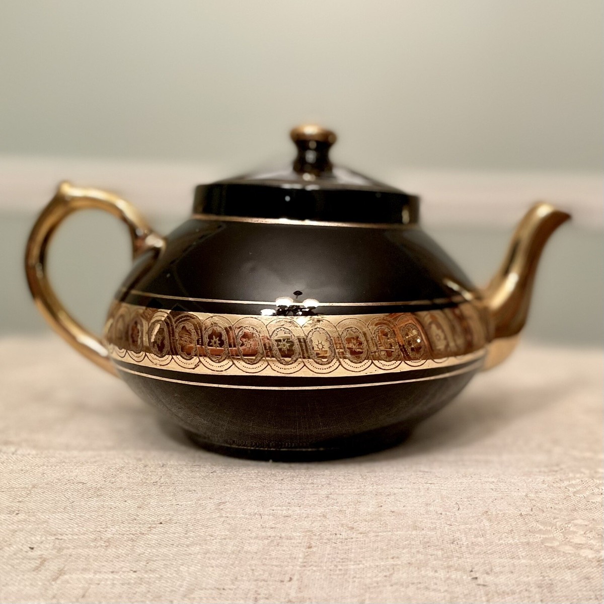 最高峰 Gibson&sons 英国 1900年初期 漆黒花金紋カップ＆ソーサー 最高峰 Gibson&sons 英国 1900年初期 漆黒花金紋カップ＆ソーサー