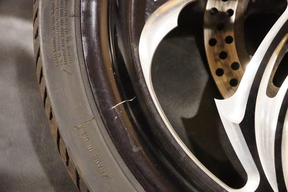 Juego de llantas traseras delanteras Performance Machine Rival para Harley Touring FLHT 09-21 Foto 3 de 4