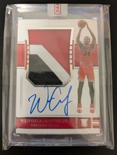 Limited to 99 pieces WENDELL CARTER JR. Rookie Patch Auto Rede
