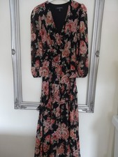 Forever New ladies Black floral long length pretty dress size 6 Petite