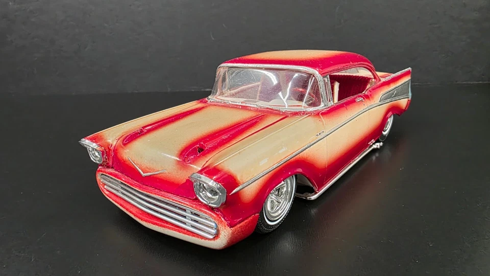 AMT 1957 CHEVY BUILT SCALE SURVIVOR PHYLLIS + TOM LOOK BDC - Image 2 of 4