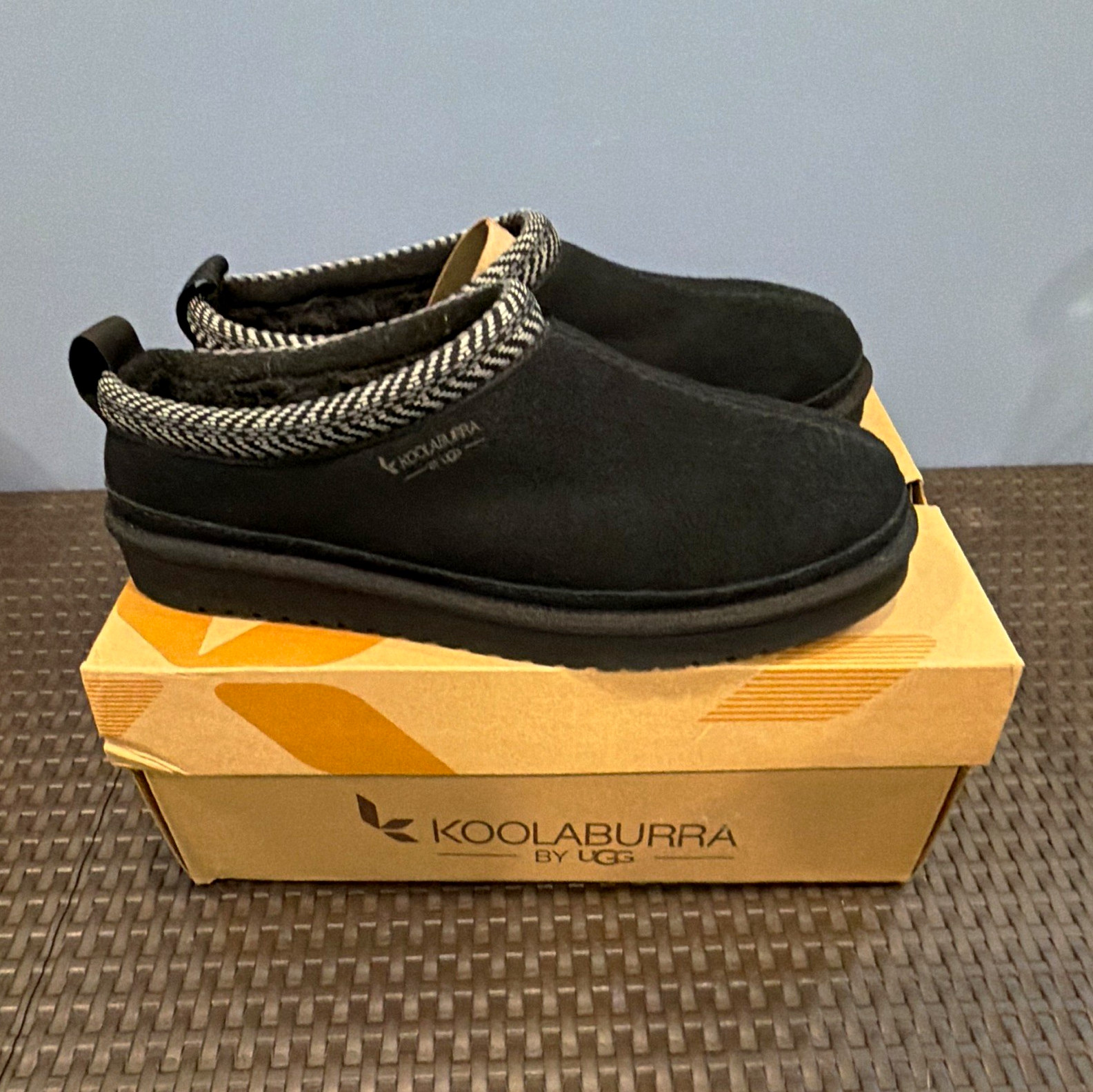 Koolaburra by UGG W Burree Suede Black Slip-On Clog Lug Women's US 11 M
