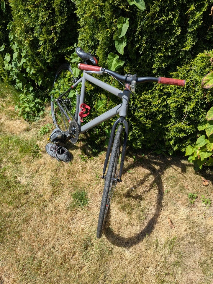 Giant трековый велосипед размер средний отличное состояние товара поставляется с аксессуарами - Изображение 2 из 2