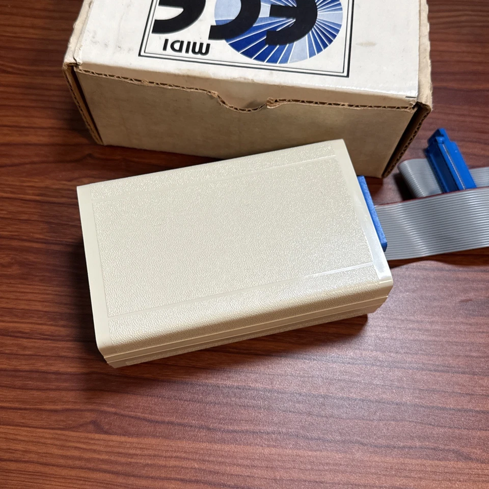 Commodore Amiga ECE MIDI RS-232 Switch Vintage in original box - Image 4 of 4