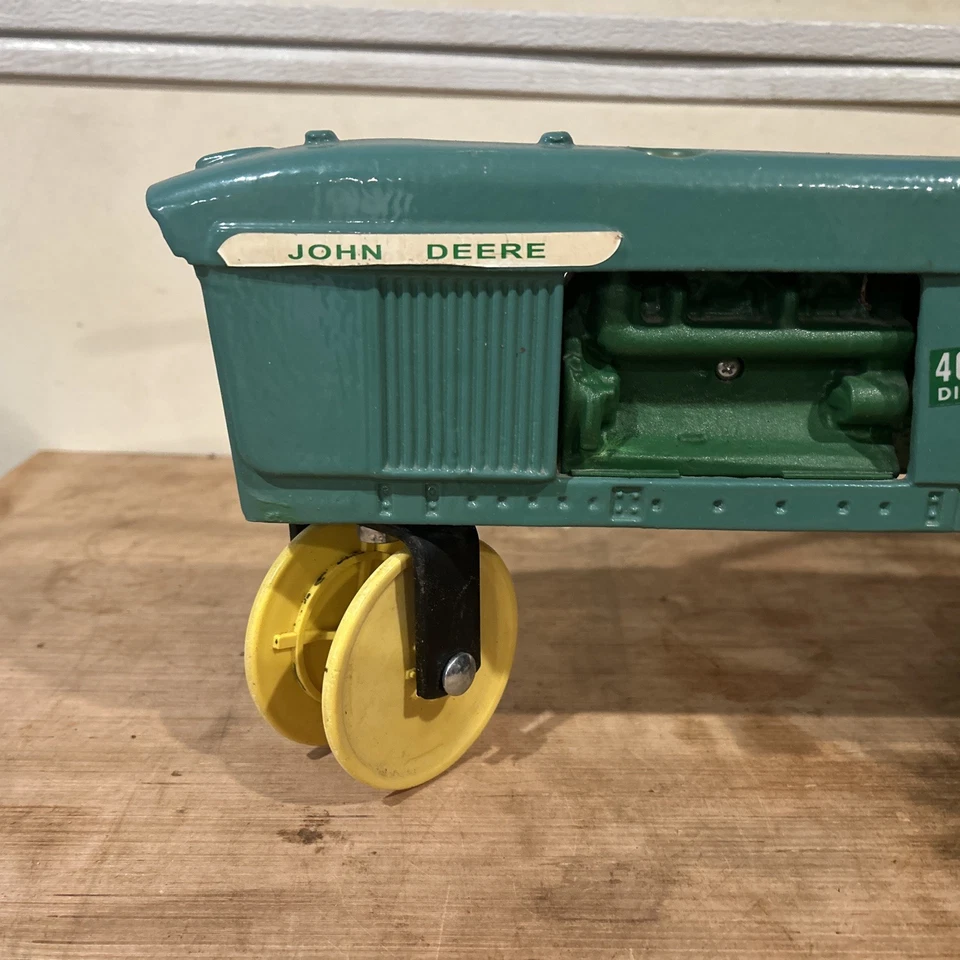 John Deere 4010 Diesel Tractor Viaje Césped Aspersor DieCast Funcionamiento Probado Foto 2 de 4