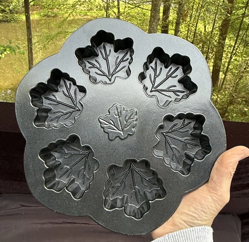 Williams Sonoma Nordic Ware Maple Leaf Muffin Cupcake Pan Heavy Cast Aluminum