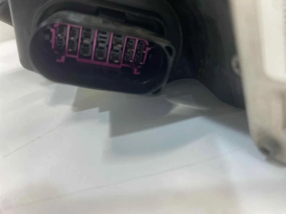 Used Right Headlight Assembly fits: 2012 Audi A6 xenon HID LED running lamps sel - Image 2 of 4