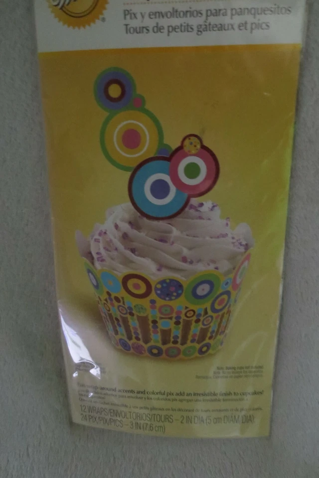 Wilton Sweet Dots Cupcakes Wrap 12 y Toppers Nuevo 415-0262 Foto 3 de 4