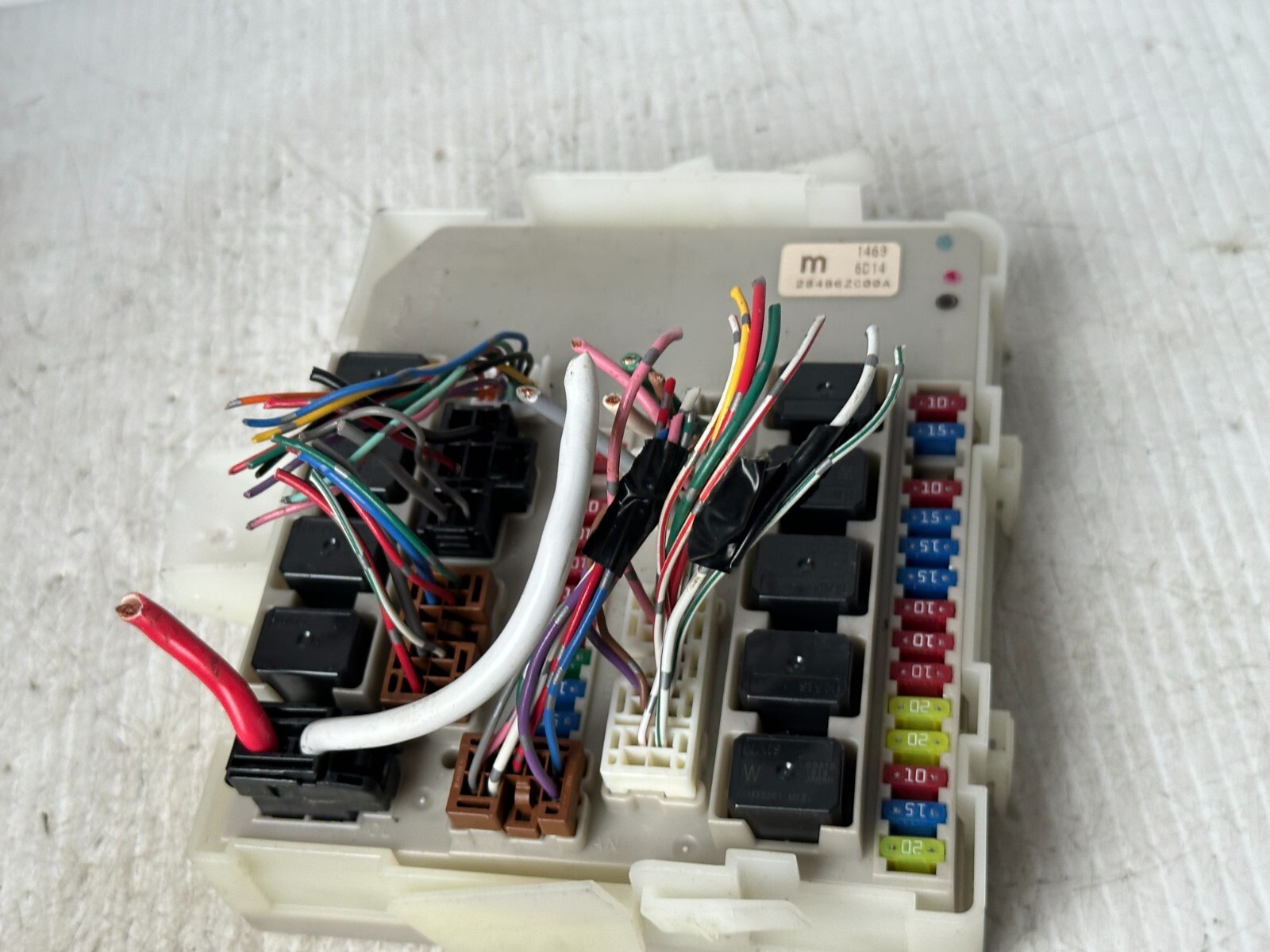 2004 2007 Nissan Armada Fuse Box Relay Control Module Unit