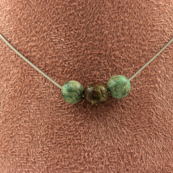 Steine Und Mineralien. Halskette 3 Perlen TüRkis Aus Peru 8 Mm Kette Aus Stahl-image