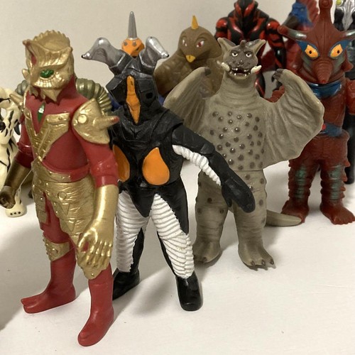Ultraman Mini Soft Vinyl Figure Lotto 12 Pezzi Kaiju Set Berial Zetton Baltan - Foto 3 di 12