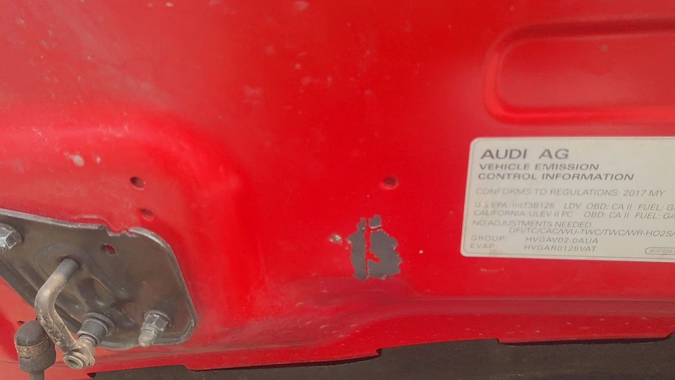 17 AUDI Q3 Hood Paint Chip And Pain Peeled Misano Red Pearl Effectn9n9 Foto 3 de 4