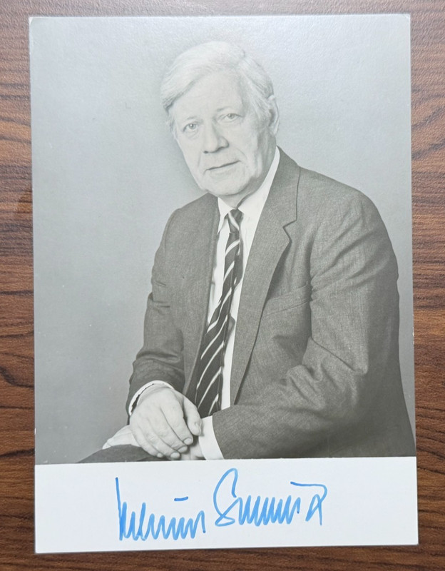 Helmut Schmidt prominent German politician, B/W 4x6" signed photo