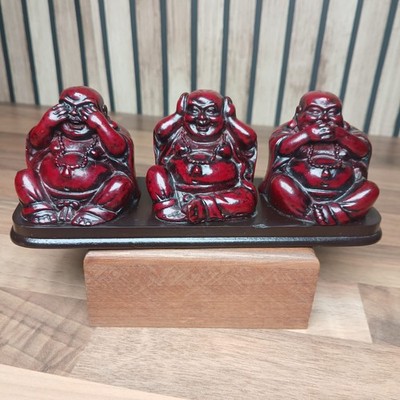 3 Weise rote Buddhas sehen kein Böses, sprechen kein Böses, hören kein Böses