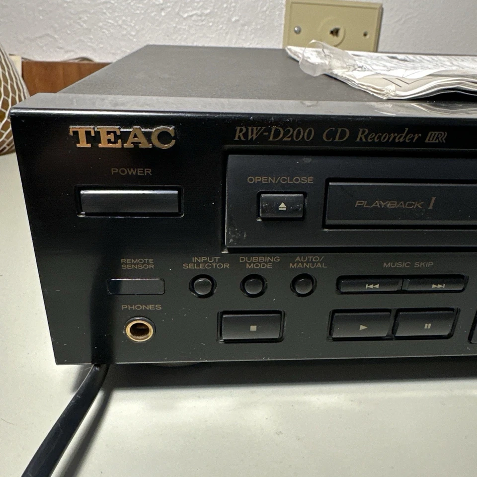 Vintage TEAC RW-D200 CD Player Recorder 2001 Audio Disc Stereo Unit - Image 2 of 4