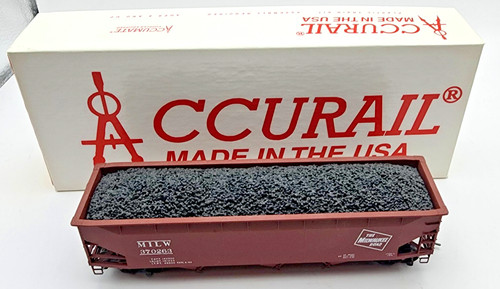 Tolva triple Accurail HO #7532 MILWAUKEE RD AAR RD #370263 con carga de carbón construida | Zustand: Used
