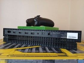 Microsoft Xbox One X 1TB Bundle [Please Read Description]