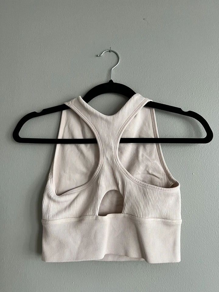 Camiseta sin mangas deportiva recortada Betsy Johnson talla pequeña rosa cuello alto ¡muy favorecedora! Foto 2 de 3