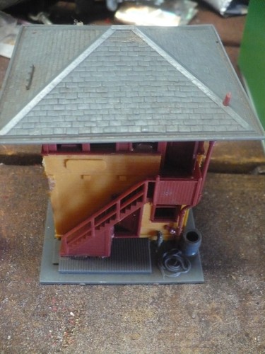 HO Building Older style STOREFRONT BUILDING and a Yard Building - Picture 9 of 10