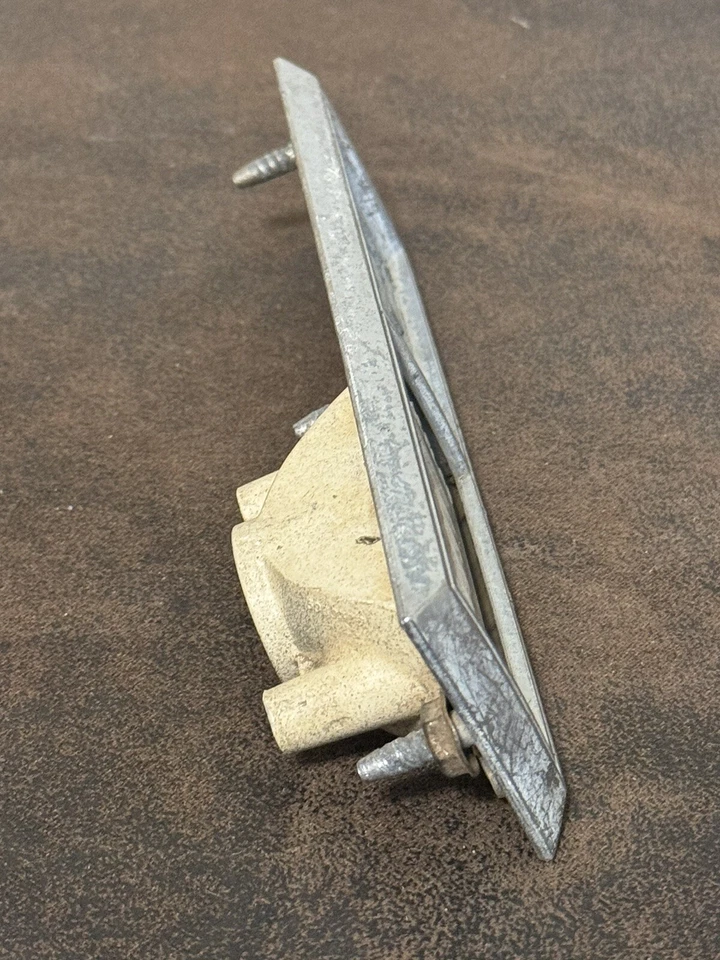 327 insignia de guardabarros - ligero Chevrolet Impala Biscayne Caprice 1968 OEM 3935908 Foto 4 de 4