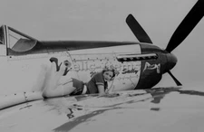 WW2 Picture Photo Perfect Pin up on Sally Plane 2531