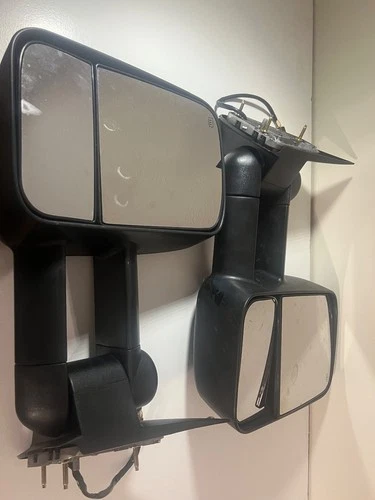 1999-2002 GMC Seirra/Silverado OEM Black Tow Mirrors With Plug & Play