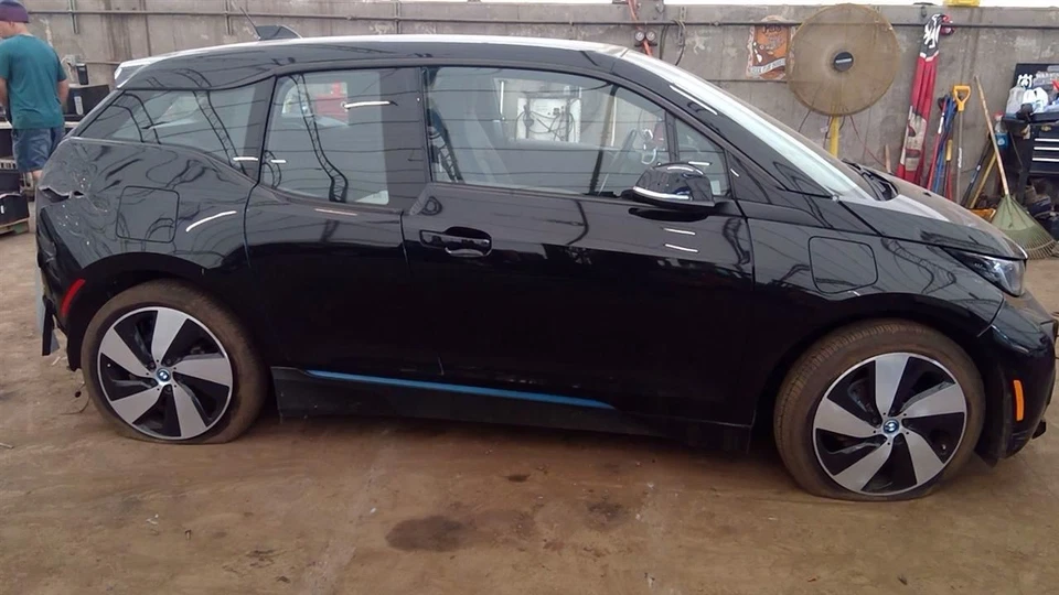 (LOCAL PICKUP ONLY) Hood Fits 14-21 BMW i3 6656952 Foto 3 de 4