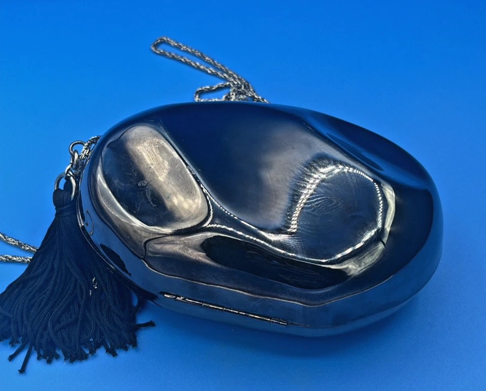 Bandolera de noche vintage de metal gris con carcasa dura con joyas Foto 3 de 4