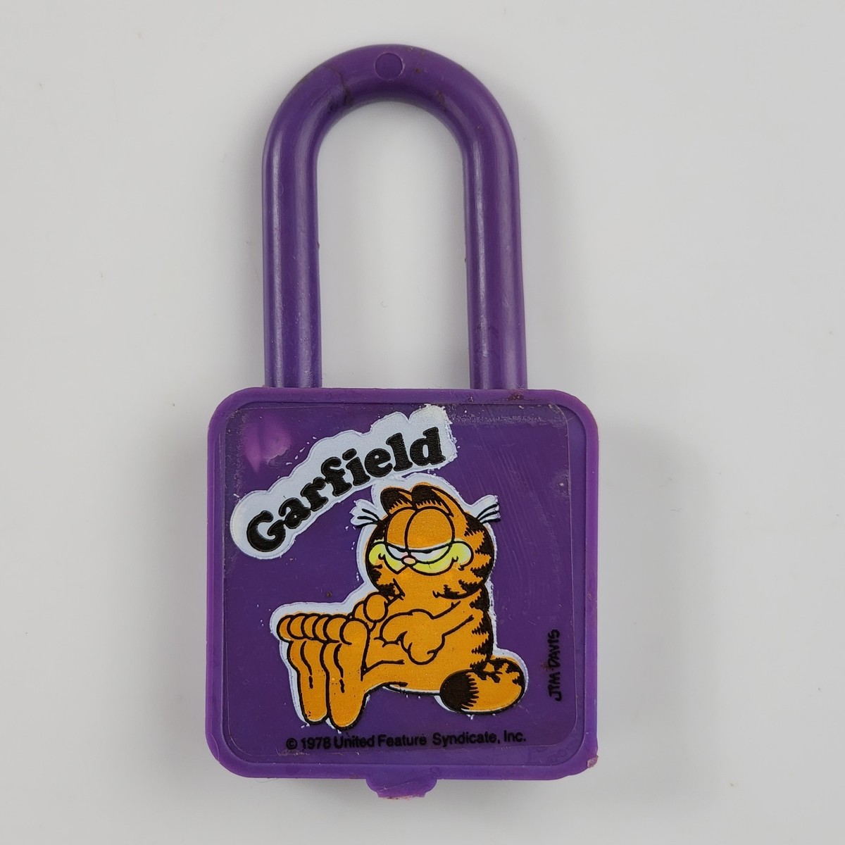 Garfield Plastic Twist Lock Purple Cereal Premium Prize Toy 1978