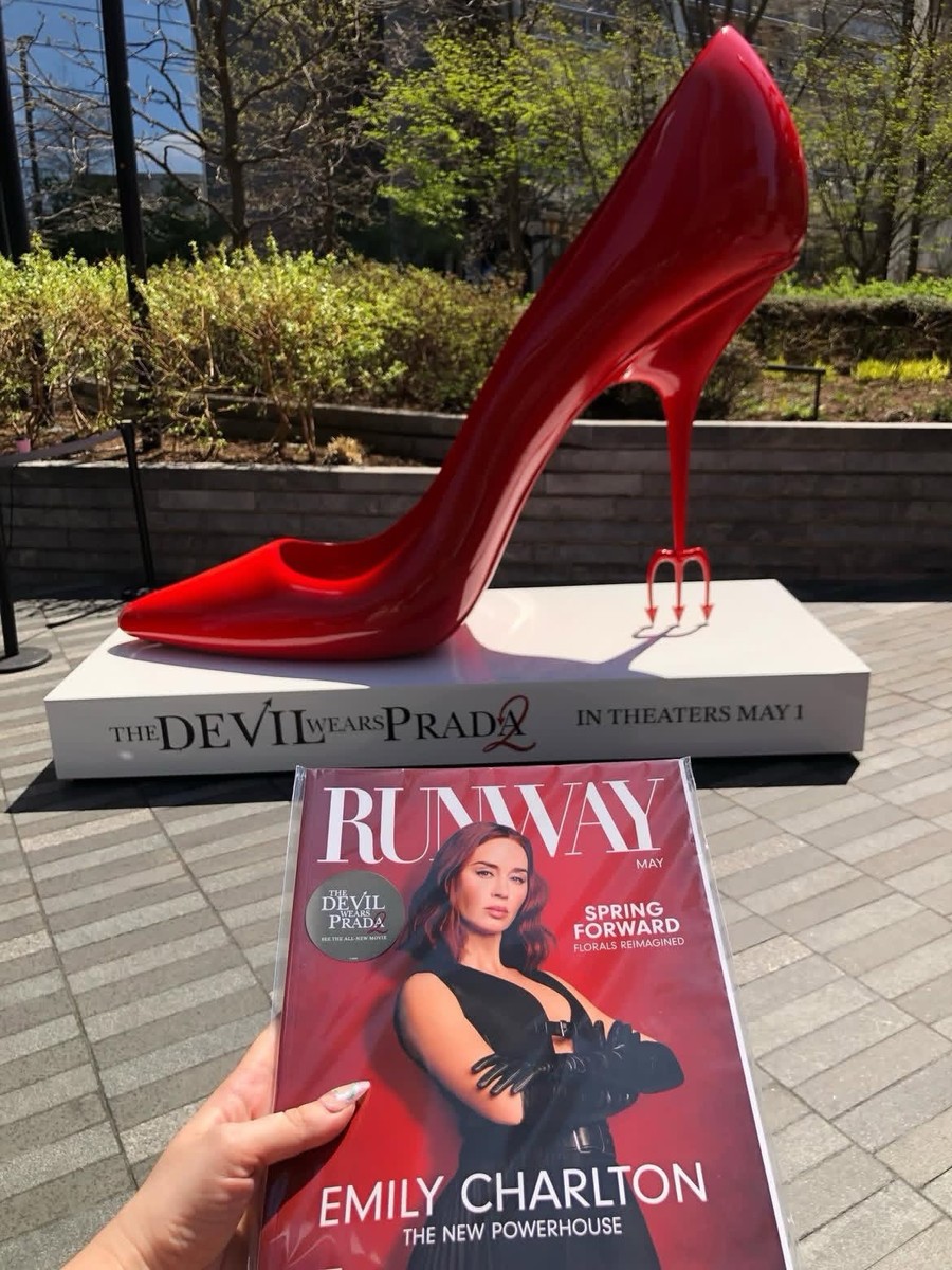 The Devil Wears Prada 2- RUNWAY Magazine Sealed | eBay