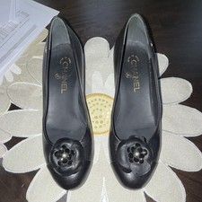 CHANEL Women’s Black Leather Round Toe Block Heel Pumps Flower Motif EU 39