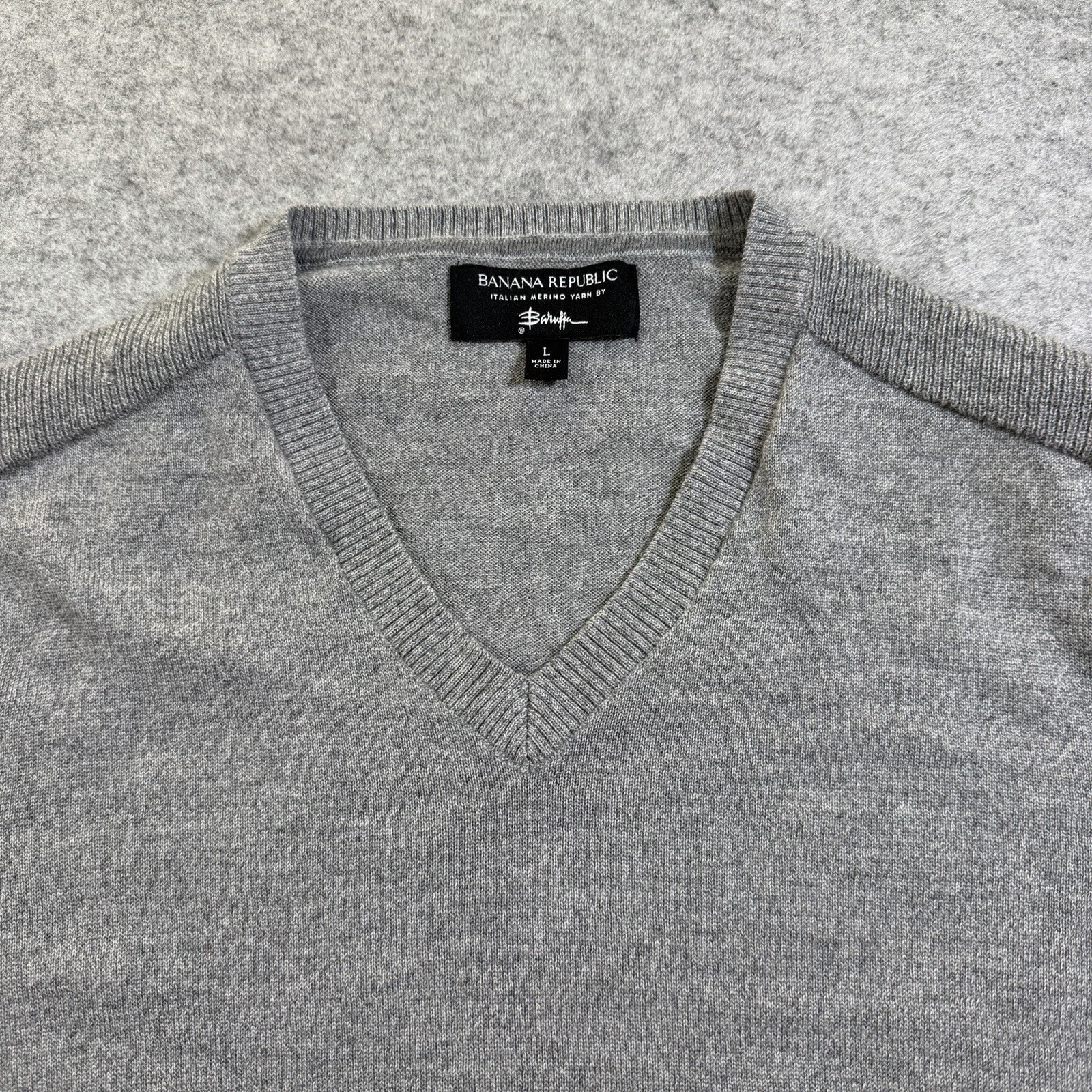 Banana Republic Merino Wool Sweater Mens L Light Gray V Neck Soft Knit Preppy thumbnail 3